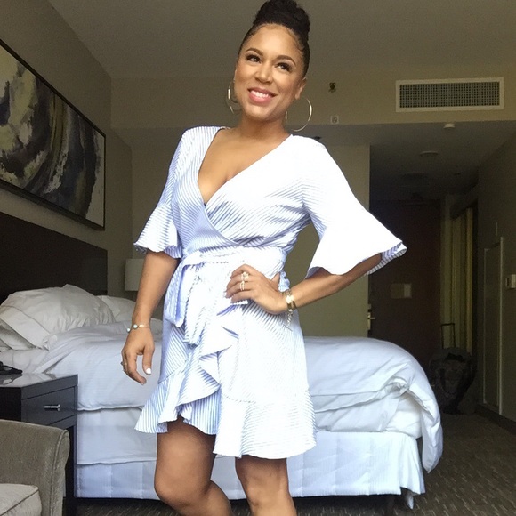 LAST ONE! Blue & white striped wrap dress💙, sz L - Picture 8 of 8