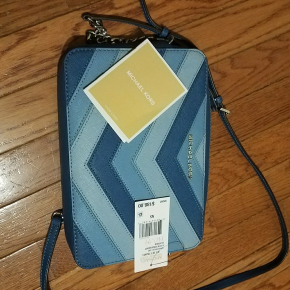 Michael Kors Crossbody - Picture 4 of 6