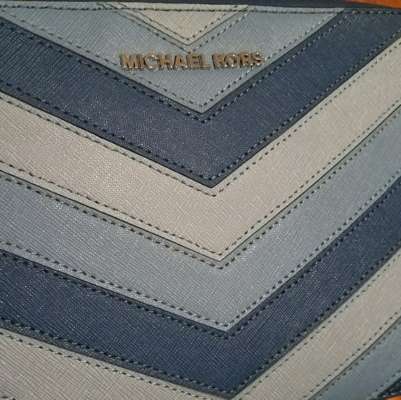 Michael Kors Crossbody - Picture 5 of 6