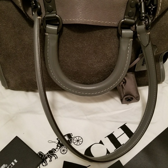 Coach Rouge - Picture 2 of 2