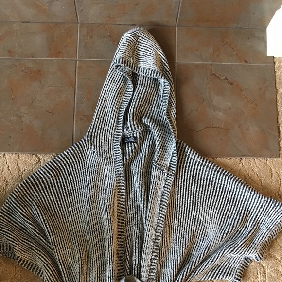 Black and White Oversized Cardigan with Tie Waist. - Picture 3 of 4