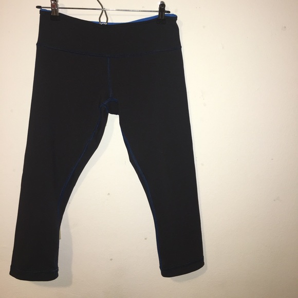 Blue/black reversible lululemon cropped legging - Picture 4 of 4