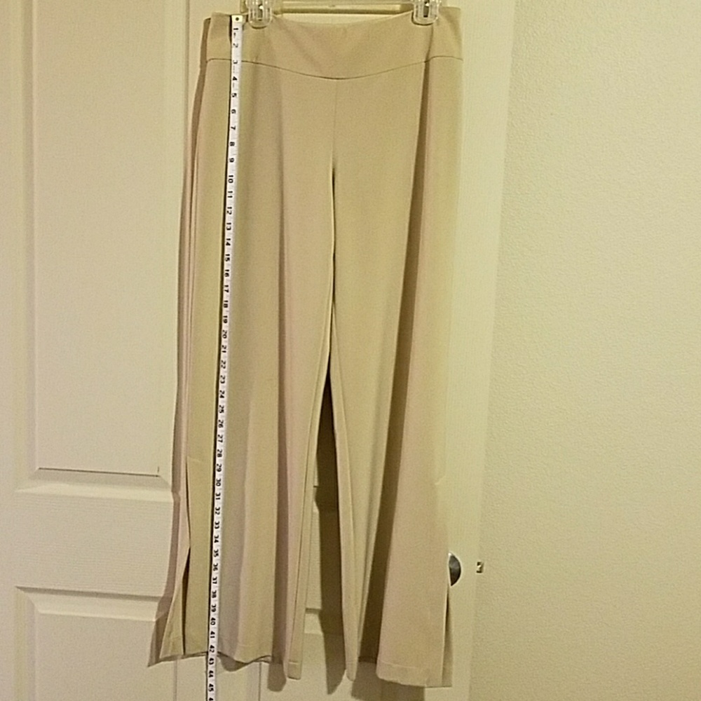 White House Black Market beige Vented bottoms Sz10