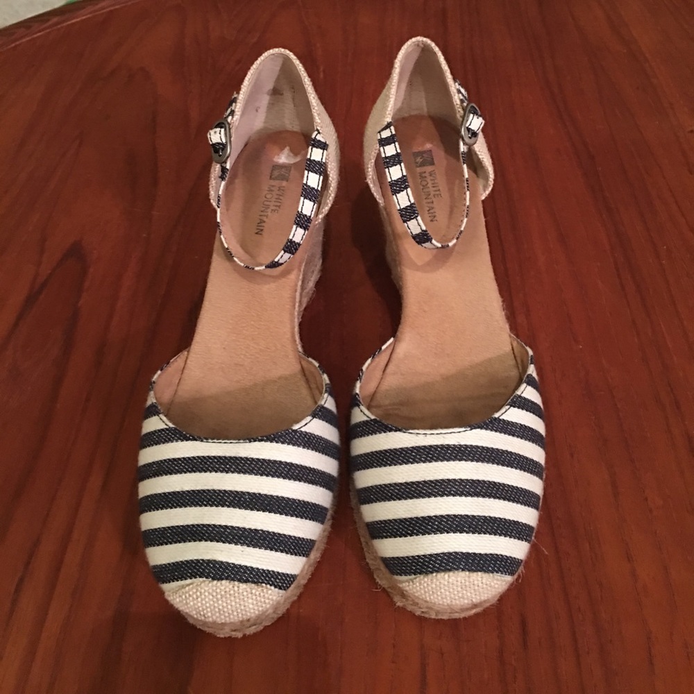 White mountain wedge 81/2M stripe wedge Espadrille
