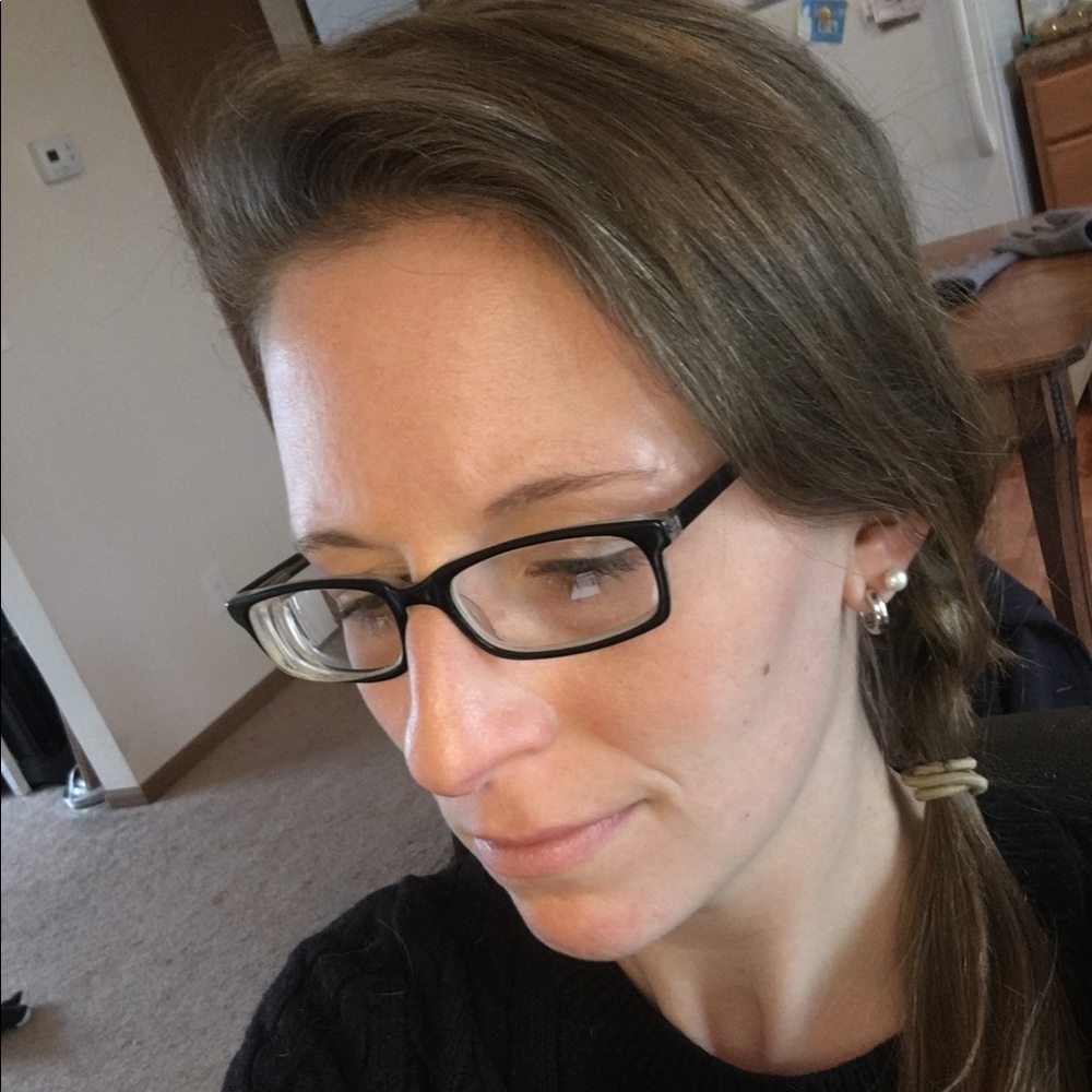 Meet your Posher, Laura