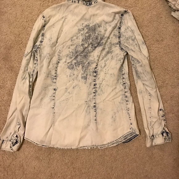 Button down - Picture 2 of 2