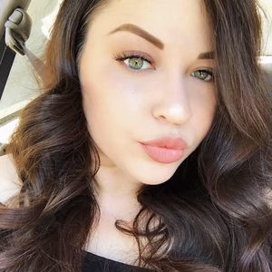 Meet your Posher, Courtney