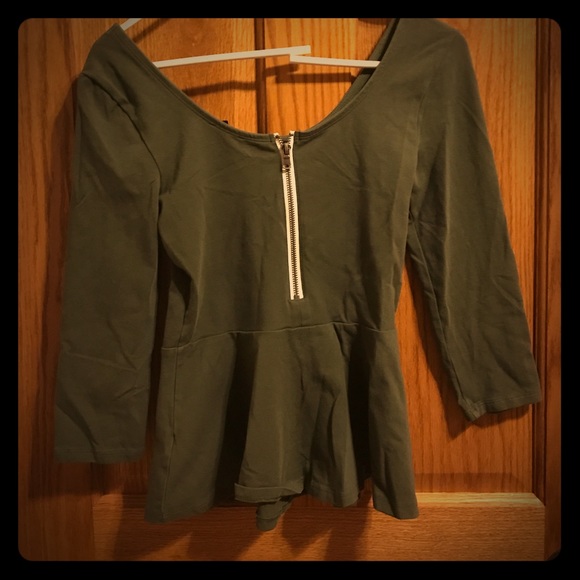 Top - Picture 2 of 2