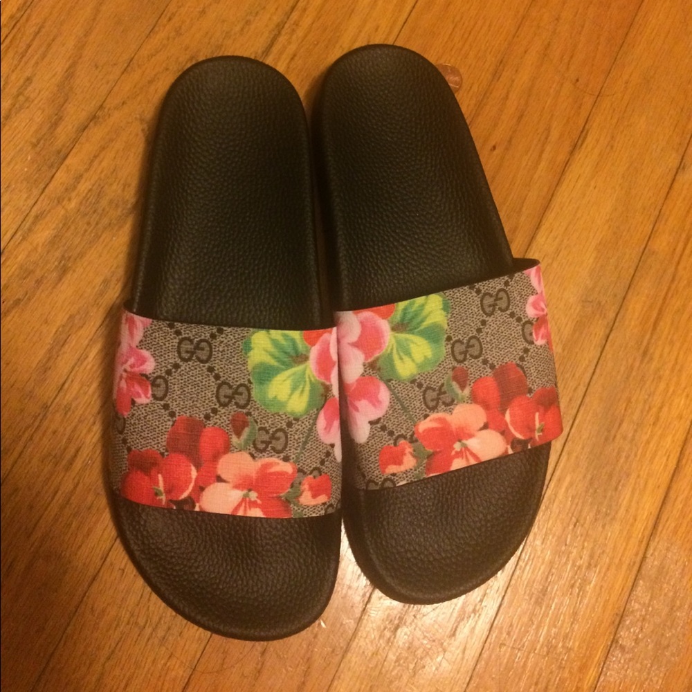 Gucci bloom slides