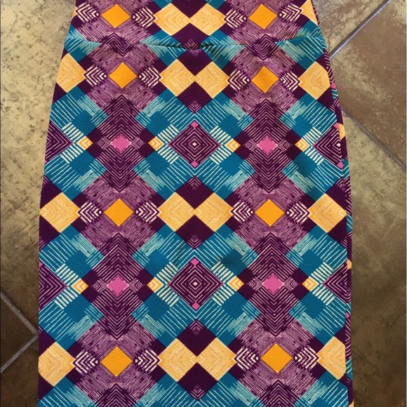 LuLaRoe Dresses & Skirts - Lularoe Cassie skirt