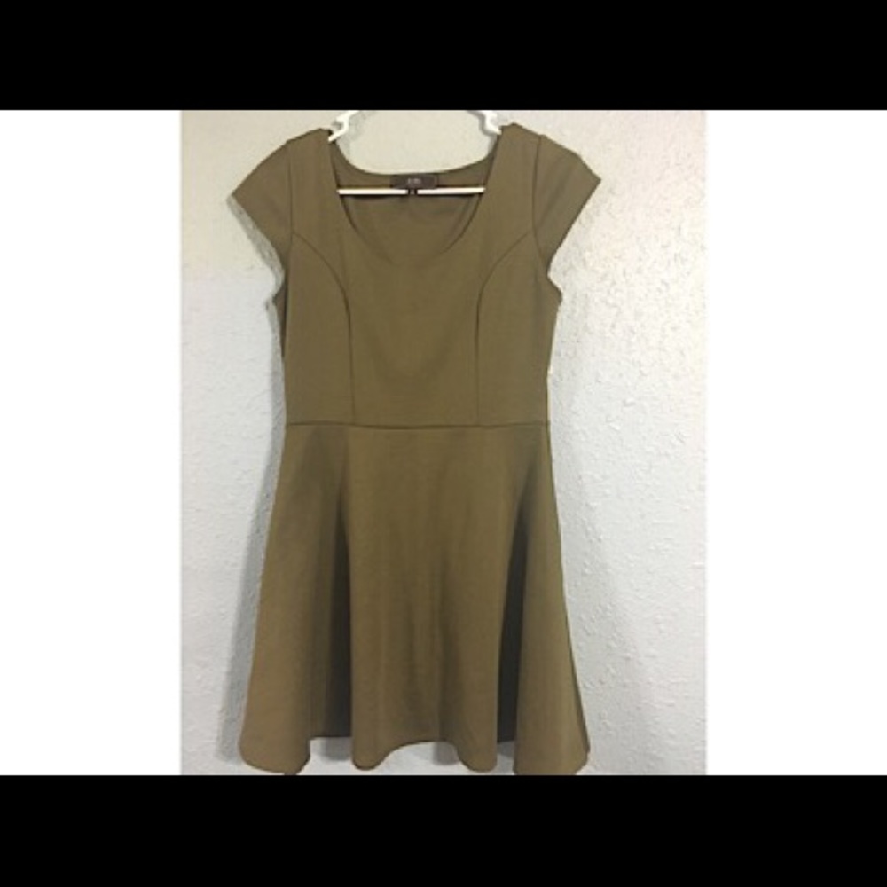 Vibe Sportswear Skater Dreas size medium