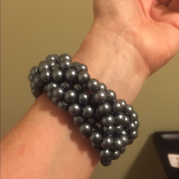 Bracelet (bundle with necklaces cheap!) - Picture 2 of 2