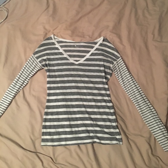 Long sleeve V-neck - Picture 1 of 1