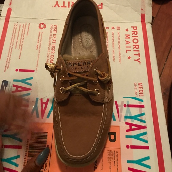 Gold Sperries. - Picture 2 of 4