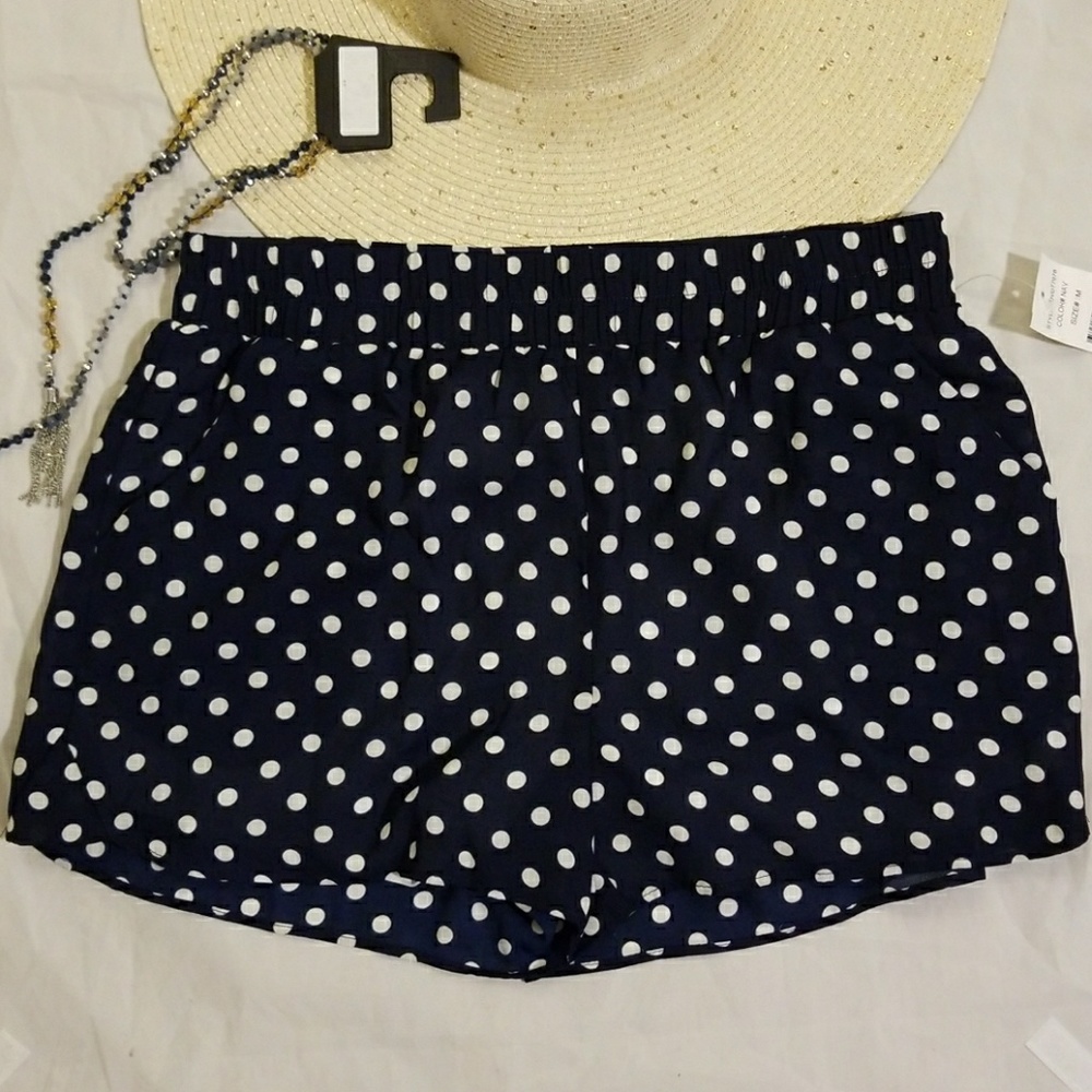 Polka dot elastic waist shorts w/ pockets