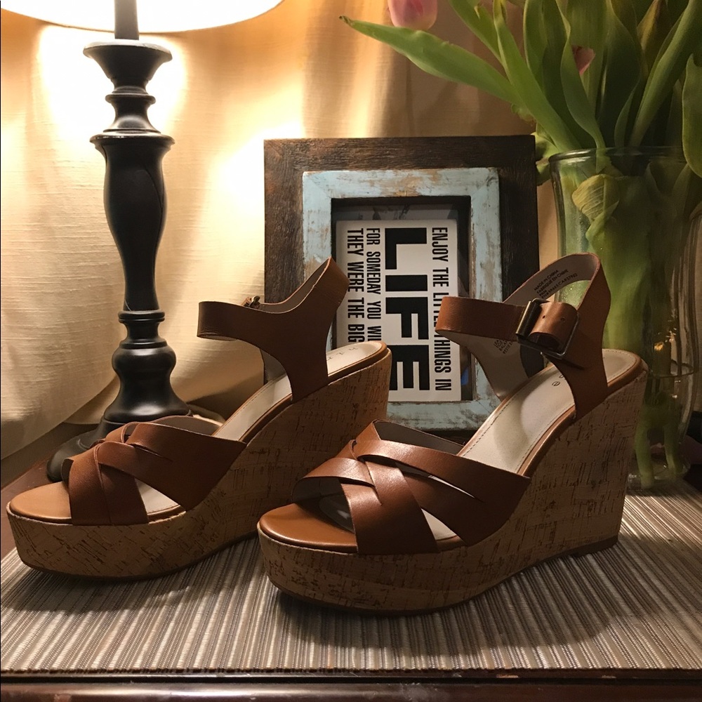 Khaki color platform shoes 9 1/2