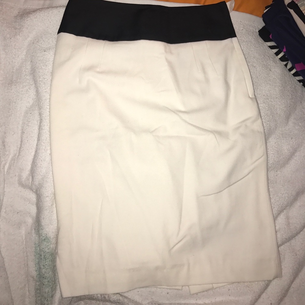 H & M SIZE 2 white and black silky skirt