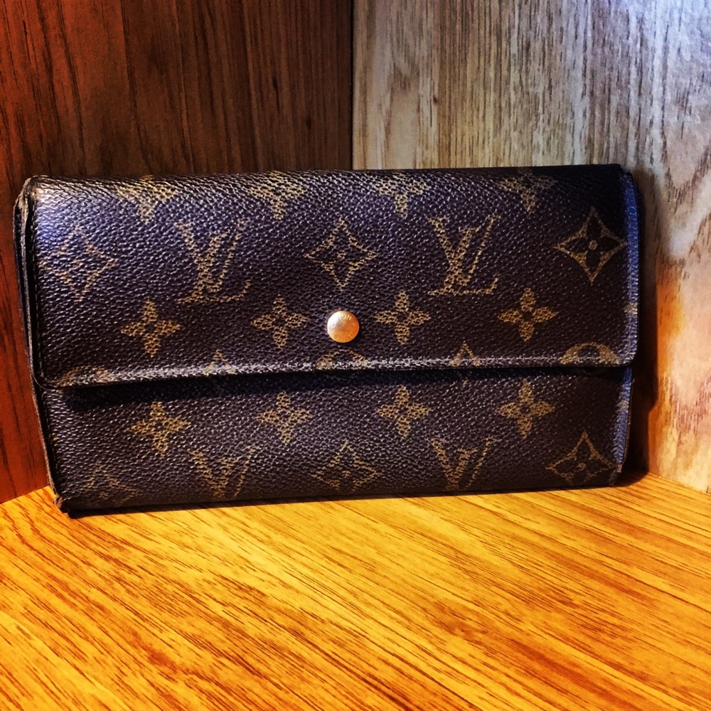 SOLD Auth LouisVuitton Portefeuille Sarah wallet