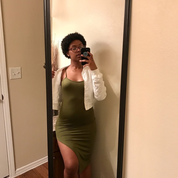Dresses & Skirts - Sexy green dress w/ side slit