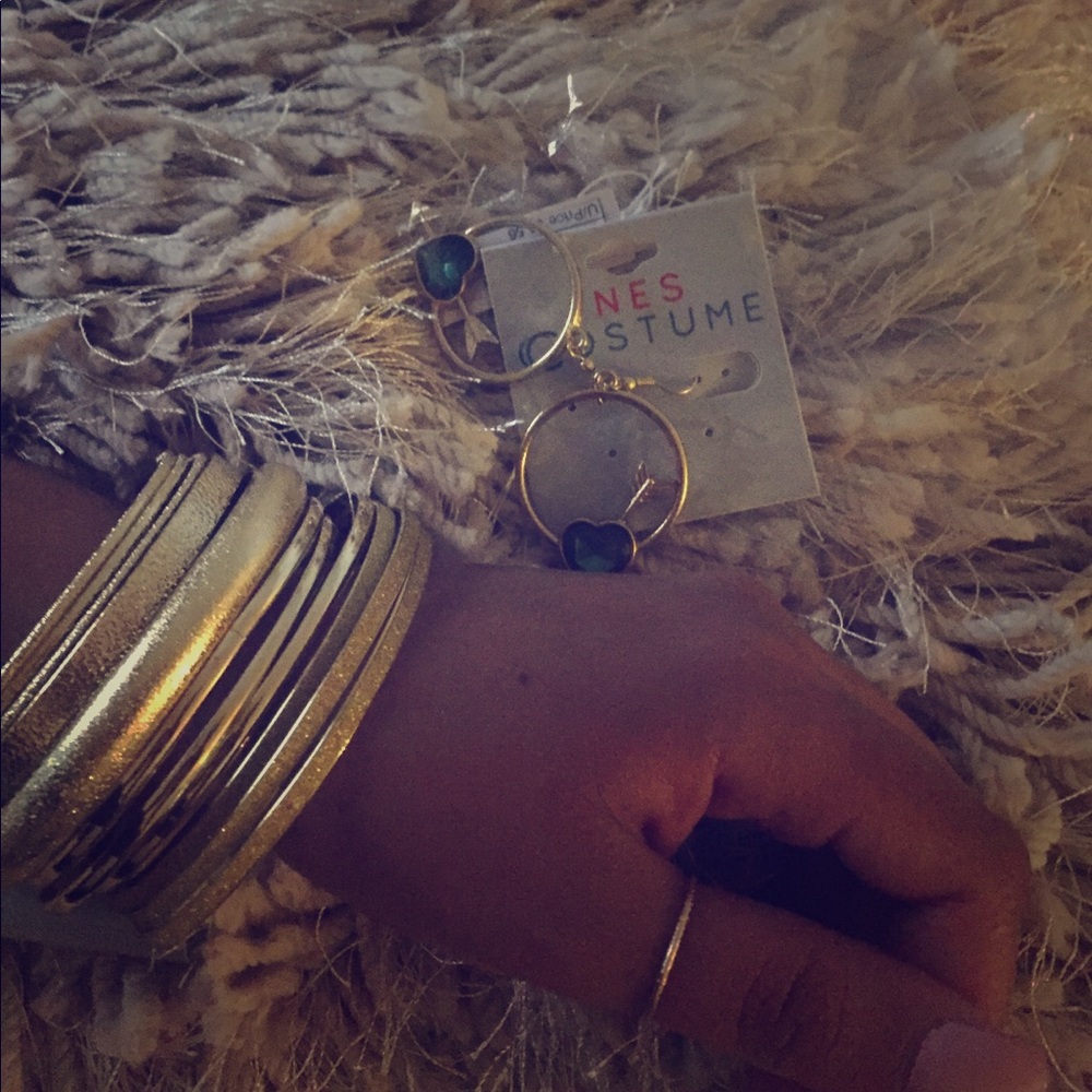 ✨✨Bangles and cute earrings 💋💍🌸✨