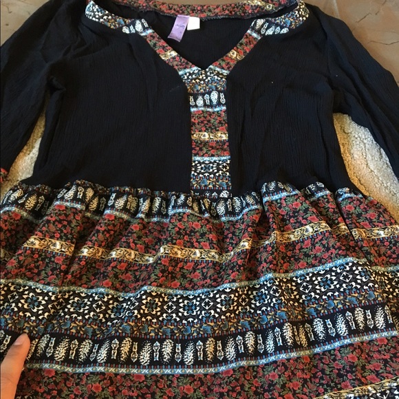 Flowy Bell Sleeved Peasant Top - Picture 2 of 3