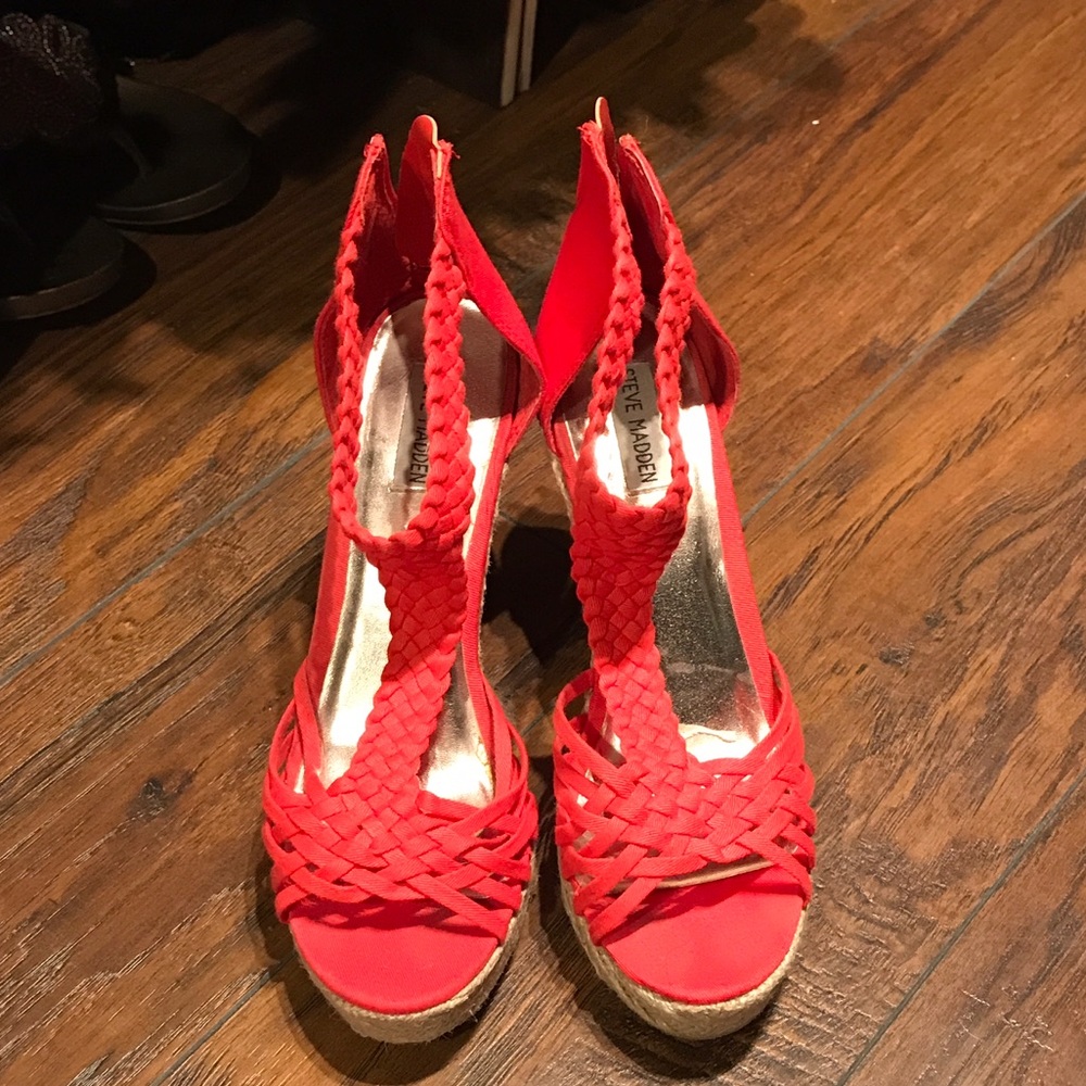 Steve Madden Red wedges