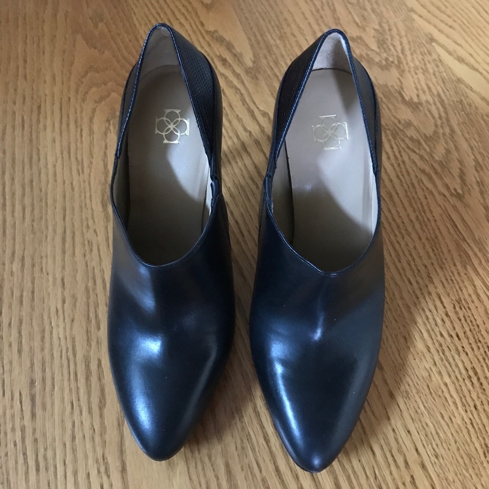 Ann Taylor. Ankle booties