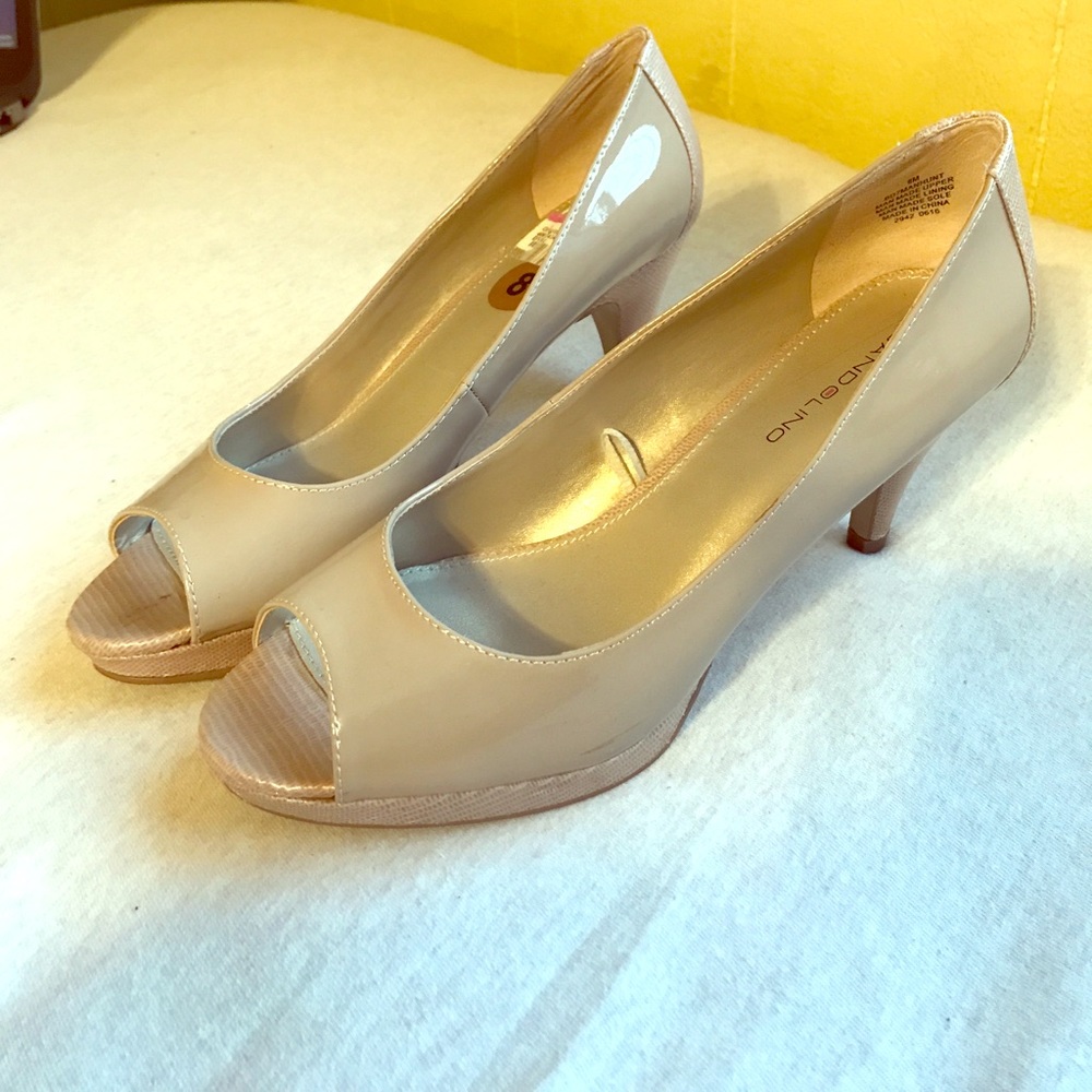 Bandolino Nude peep toe pumps