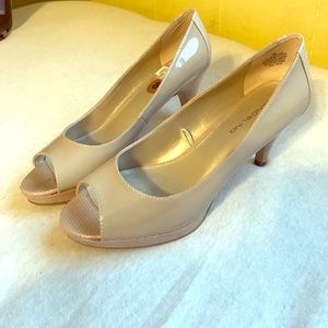 Bandolino Nude peep toe pumps