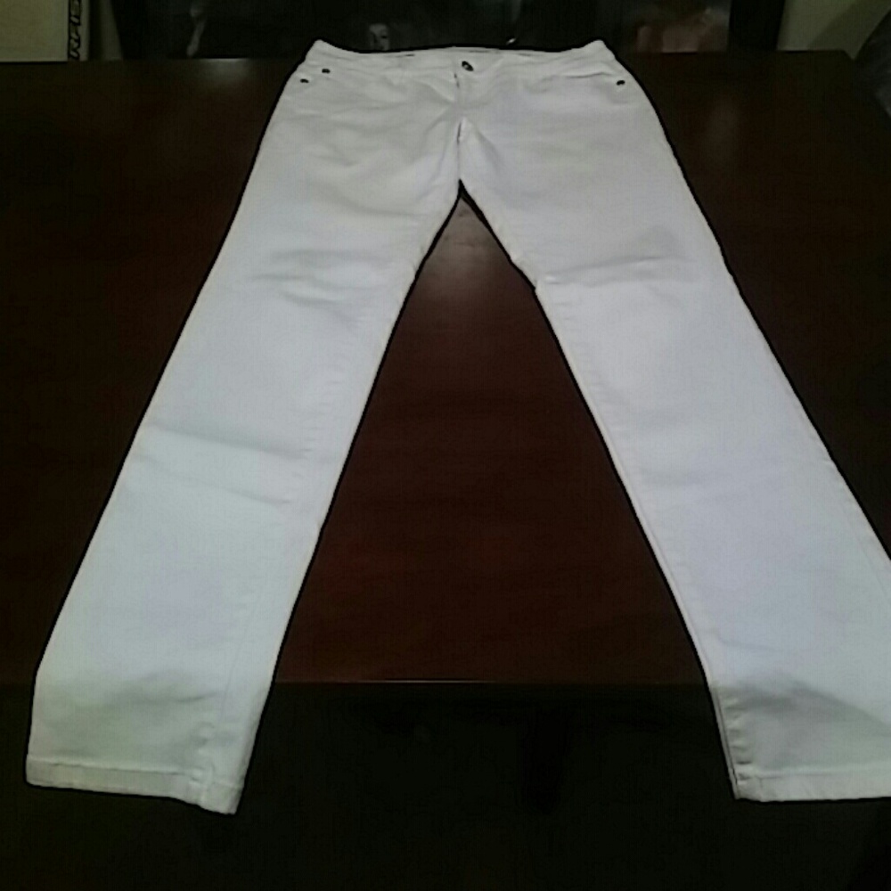 Celebrity Pink white pants