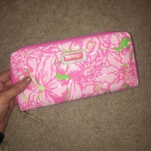 Never been used Lilly Pulitzer wallet