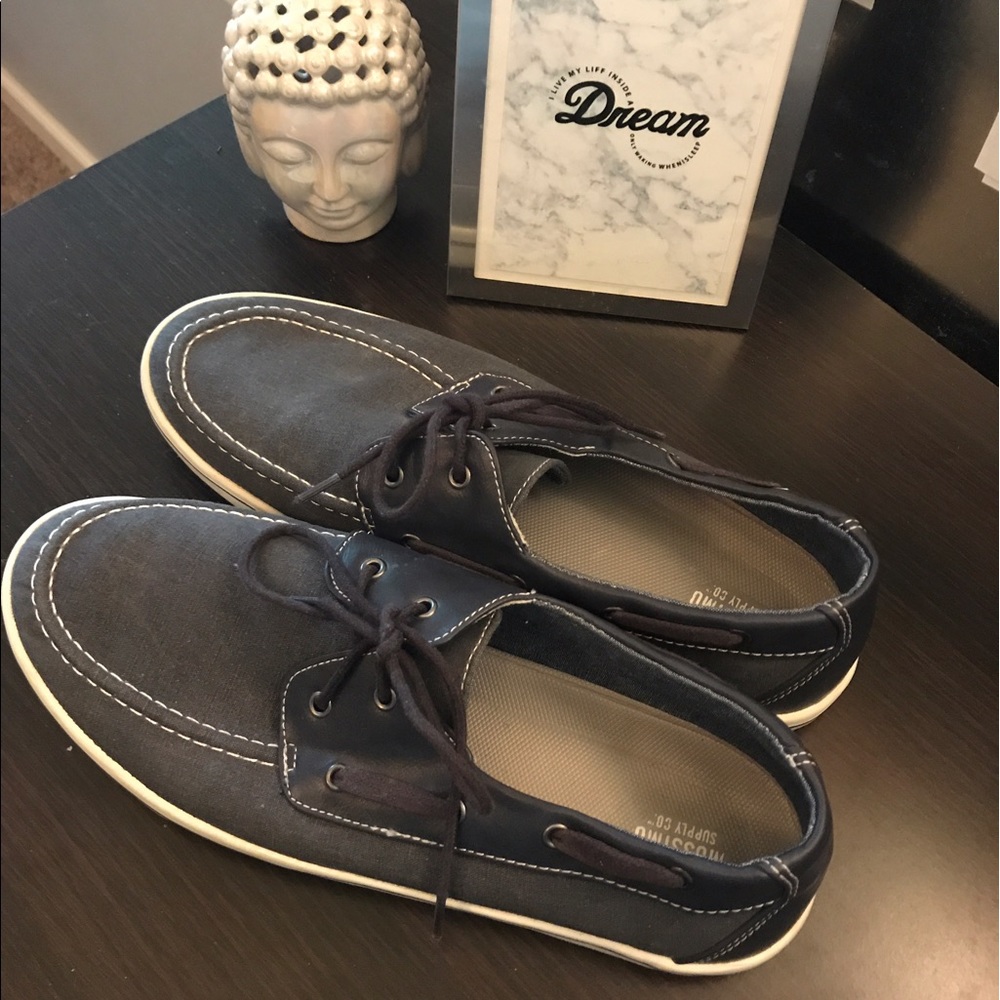 Gently used wore 3 times men's causal shoes