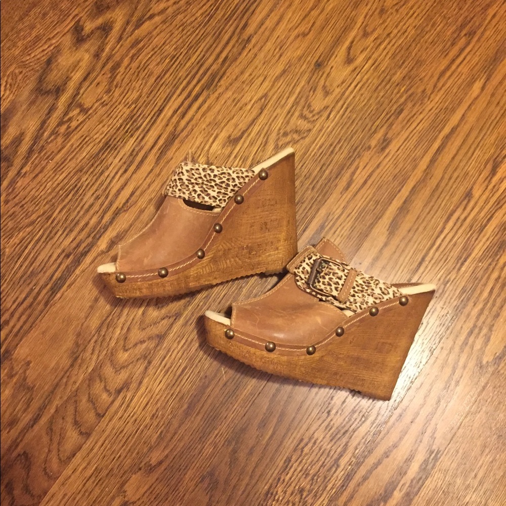 Leopard wedges
