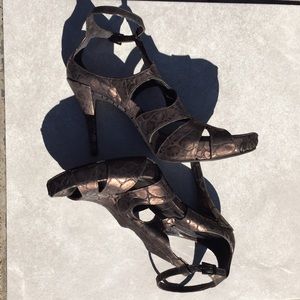 Donald J Pliner Glula Platform Sandals