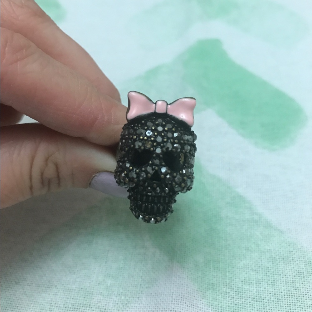 Betsey Johnson gunmetal paved skull ring - Picture 2 of 4