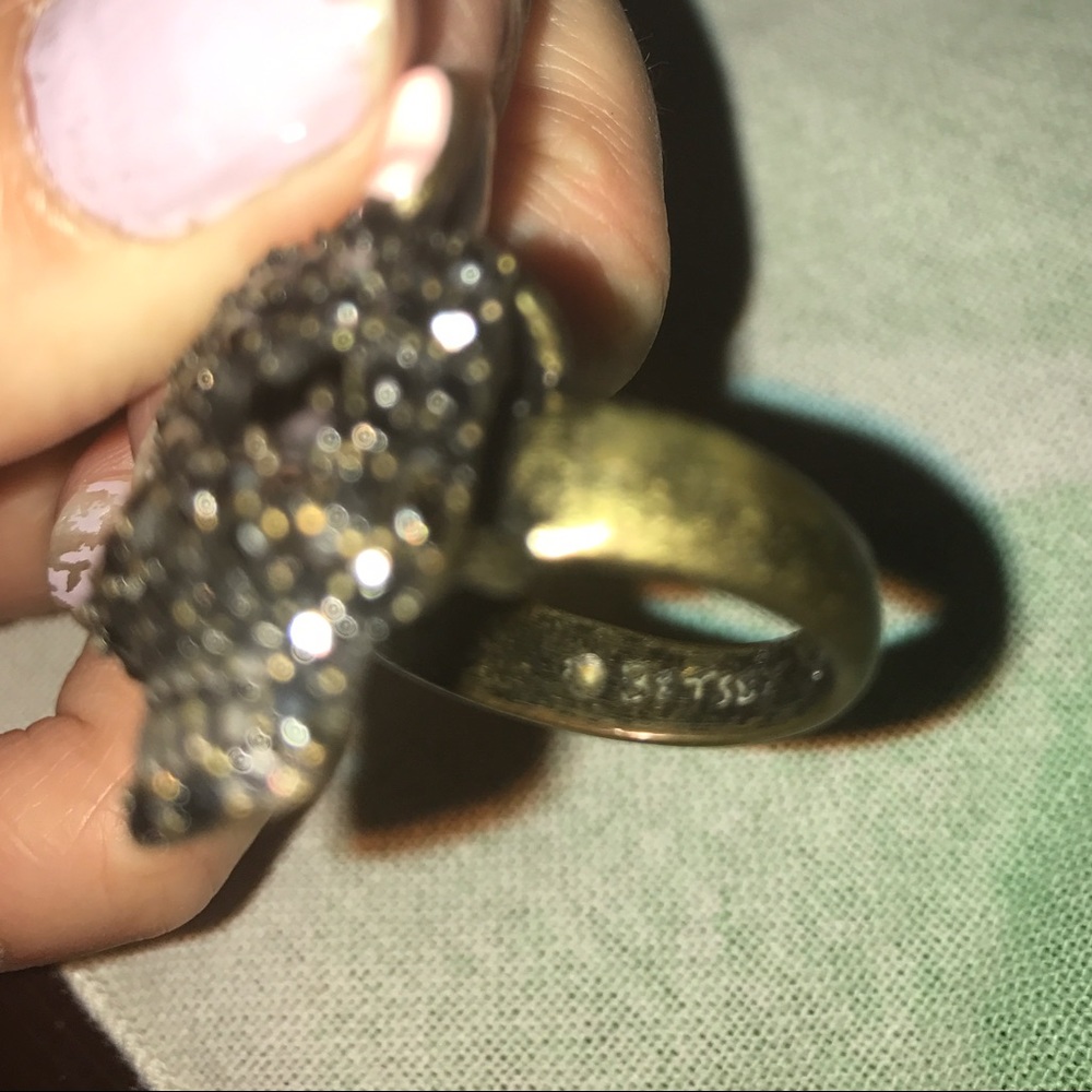 Betsey Johnson gunmetal paved skull ring - Picture 4 of 4