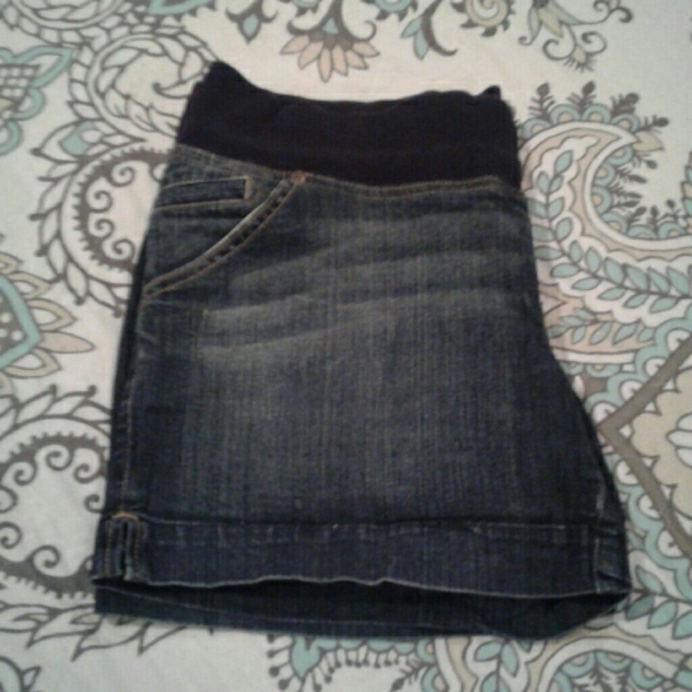 Maternity shorts