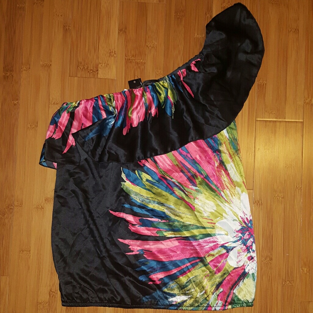 NWT One shoulder ruffle top blouse