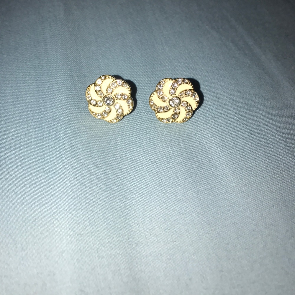 White & Gold C. Wonder Earring