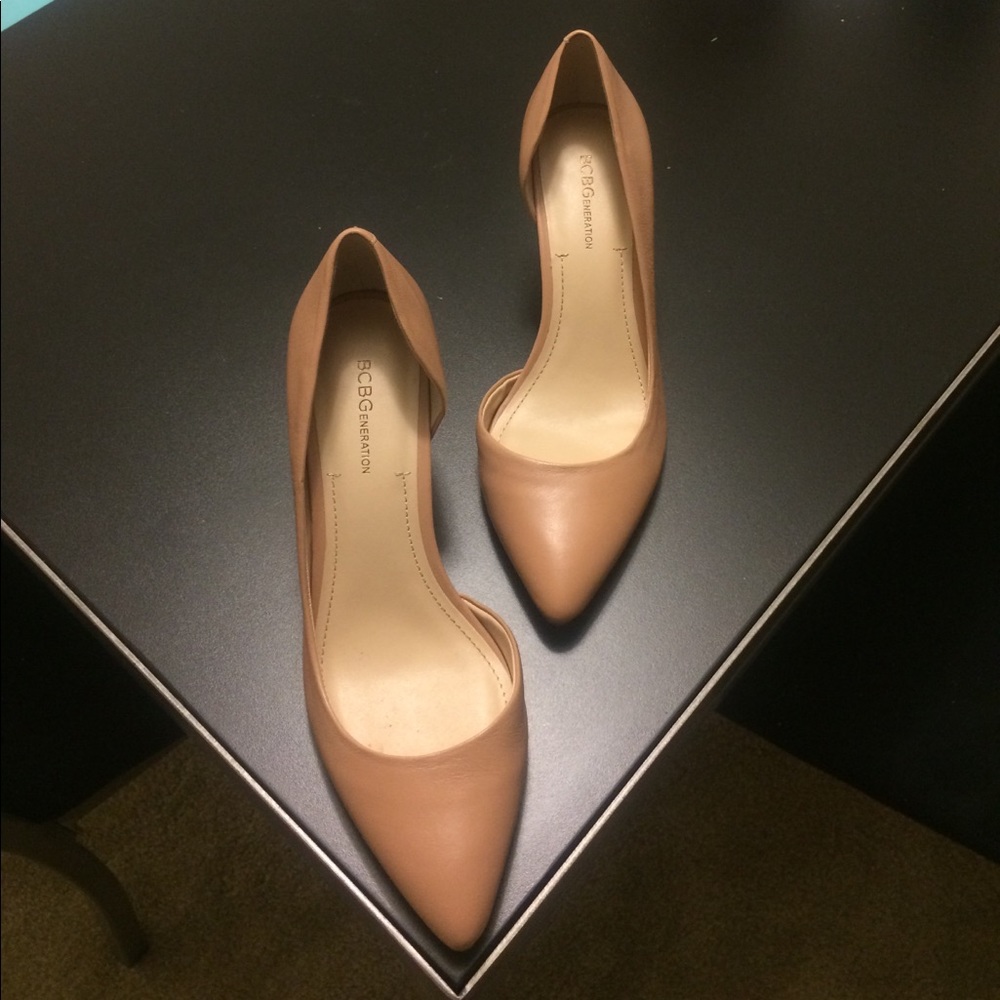 Blush colored BCBG side cut out heels Sz.9.5
