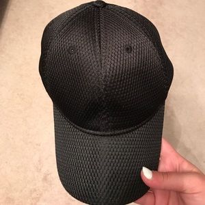Lululemon hat never worn!