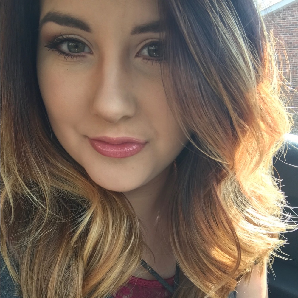 Meet your Posher, Chloe
