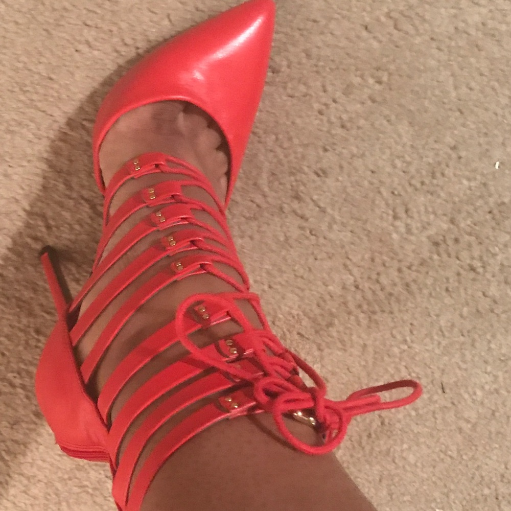 Keyshia Cole Steve Madden lace up pump red