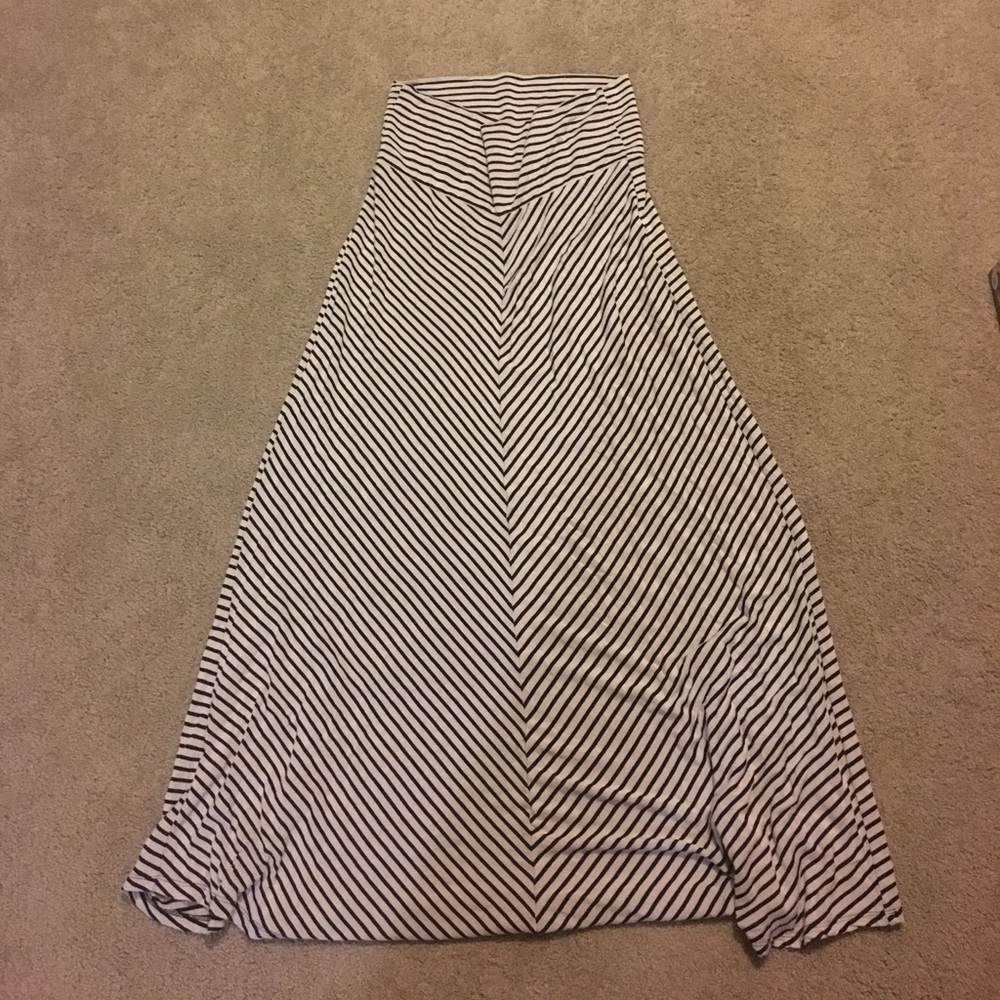 Black and grey maxi skirt