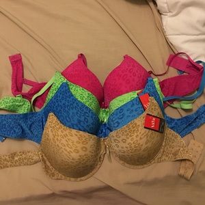 4 BRAND NEW bras
