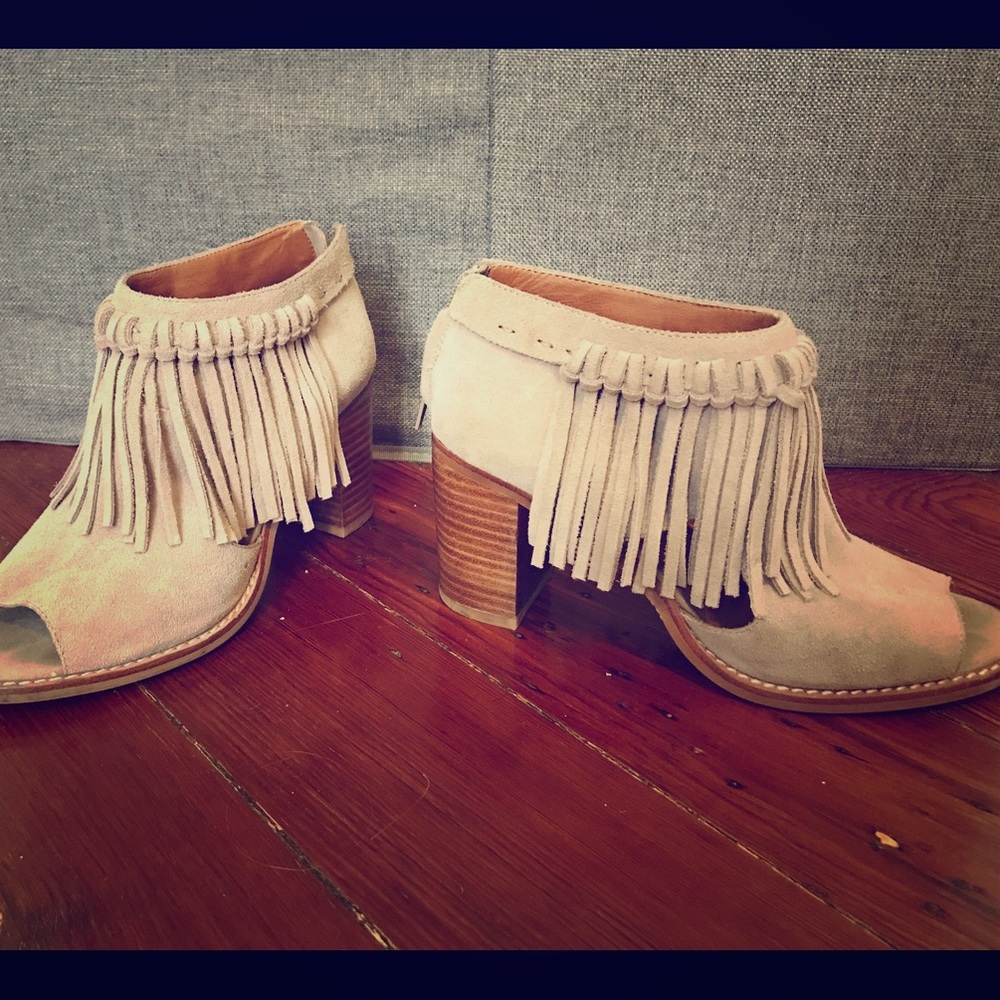 Sbicca grey suede leather fringe ankle boots