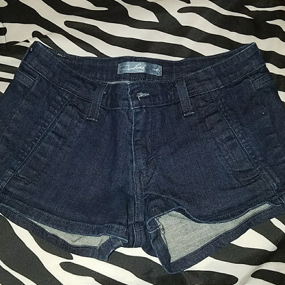 Levis shorts size 3