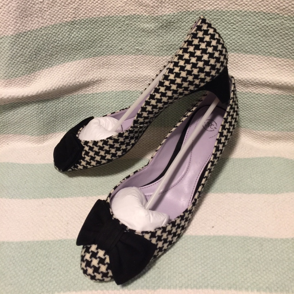Johnston & Murphy Anita Bow Pump