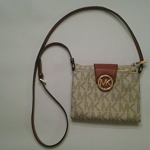 💯% Authentic Michael Kors crossbody bag