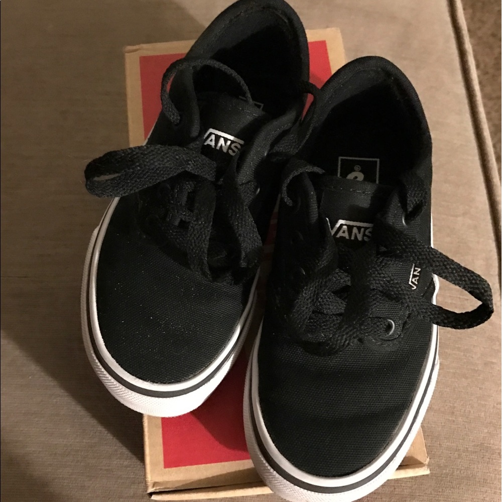 Little boy's Vans Atwood shoes
